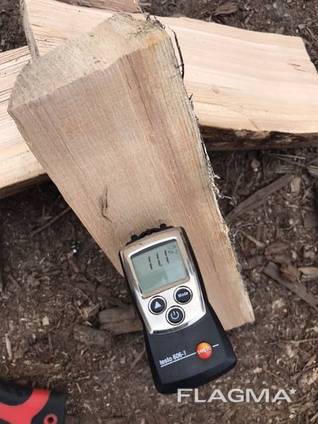 Firewood chopped by atmospheric and chamber drying.