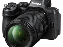 Nikon Z5II systeemcamera met NIKKOR Z 24-200mm f/4-6.3 VR-lens