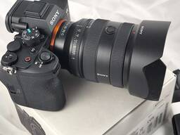 Sony a7 V systeemcamera en Sony FE 20-70mm f4 G objectief (Sony E)