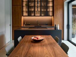 Uitgebreide bouw-, ontwerp- en meubelproductiediensten in heel Europa